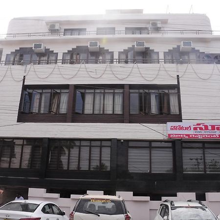 Hotel Surya ราจาห์มันดรี ภายนอก รูปภาพ