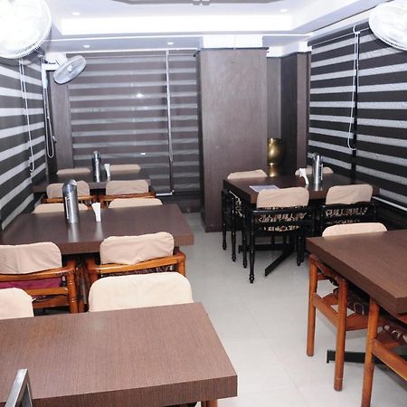 Hotel Surya ราจาห์มันดรี ภายนอก รูปภาพ
