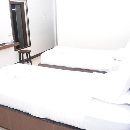 Hotel Surya ราจาห์มันดรี ภายนอก รูปภาพ