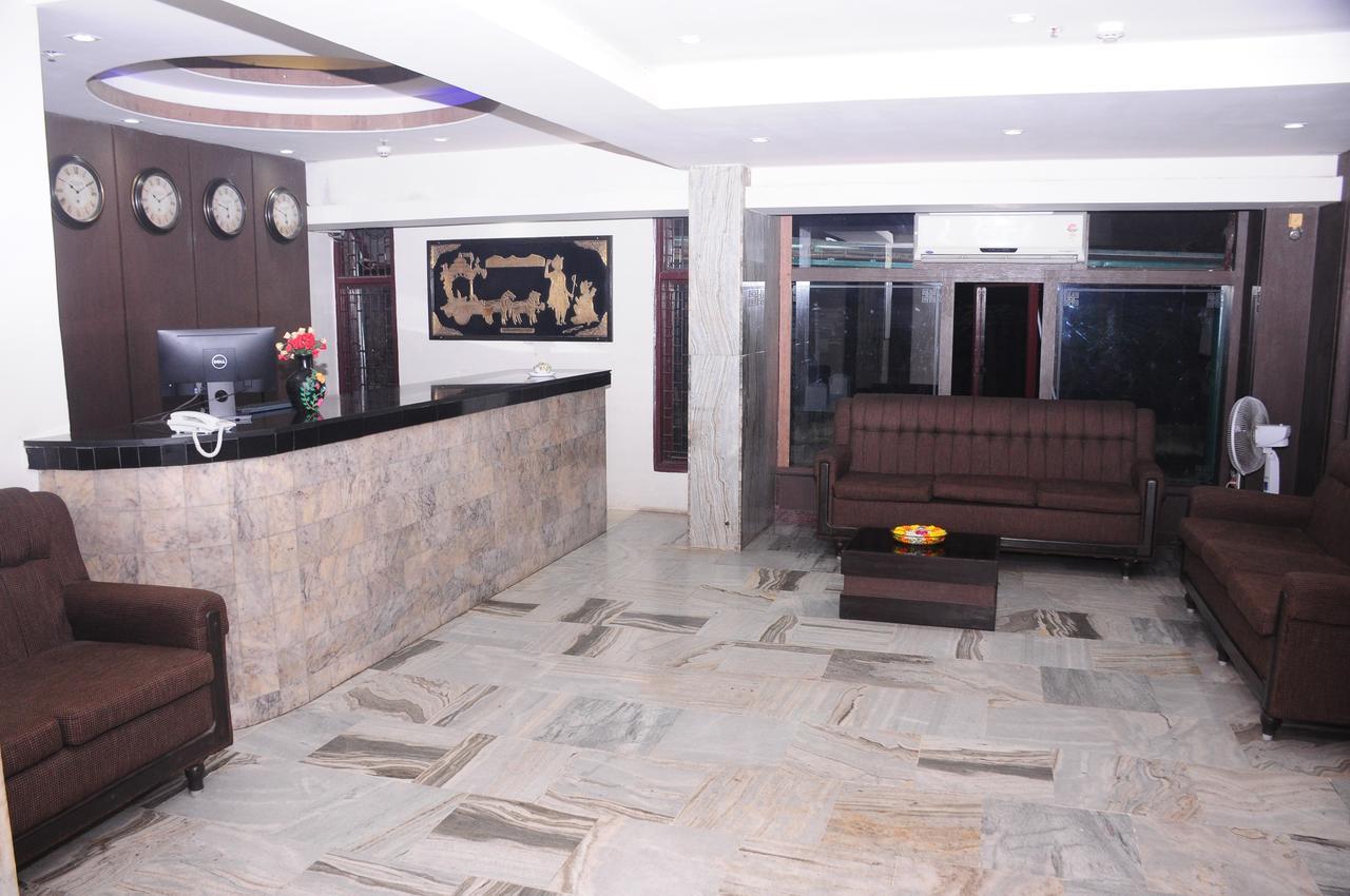 Hotel Surya ราจาห์มันดรี ภายนอก รูปภาพ