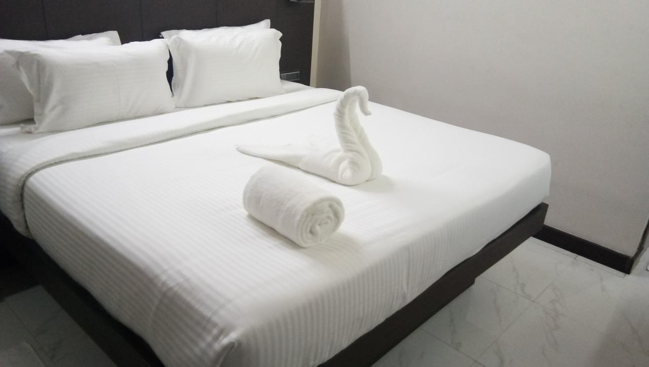 Hotel Surya ราจาห์มันดรี ภายนอก รูปภาพ