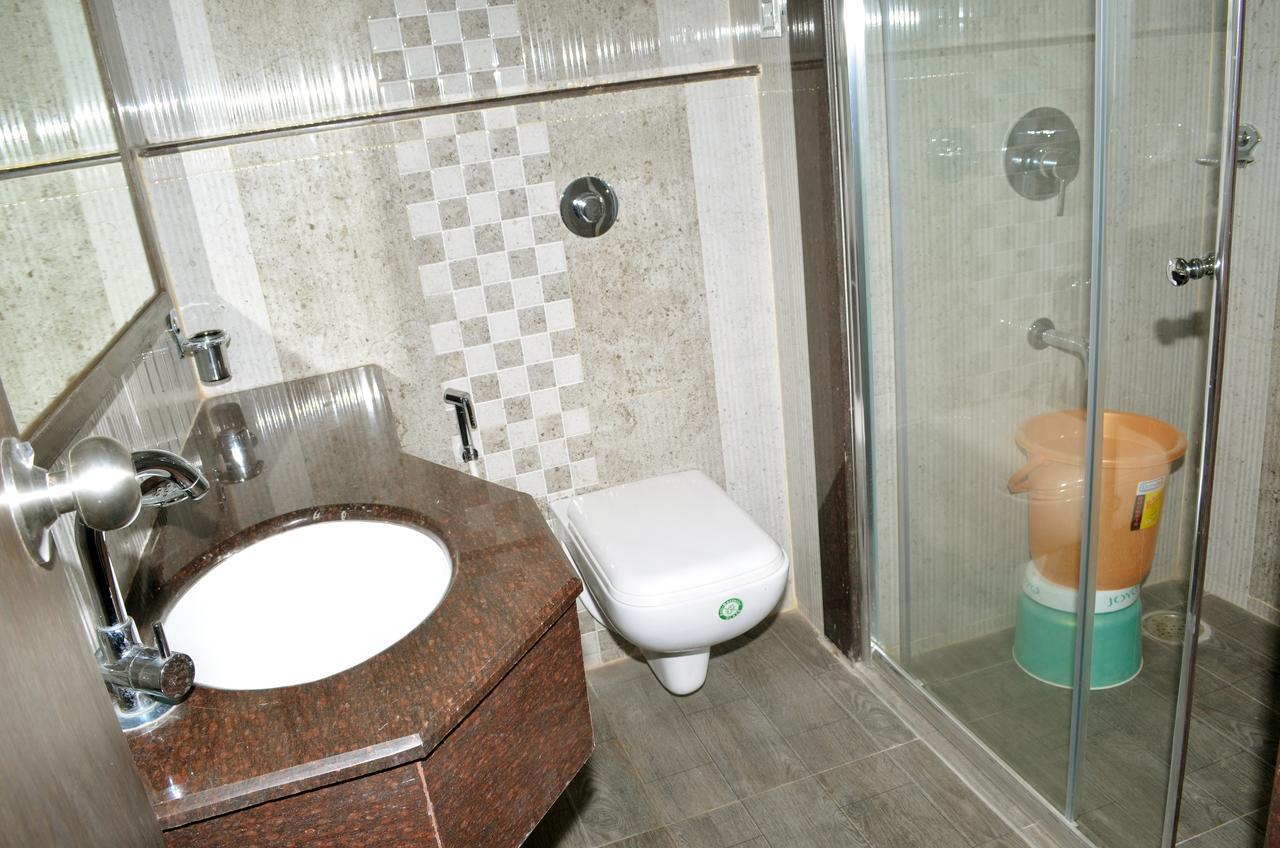 Hotel Surya ราจาห์มันดรี ภายนอก รูปภาพ