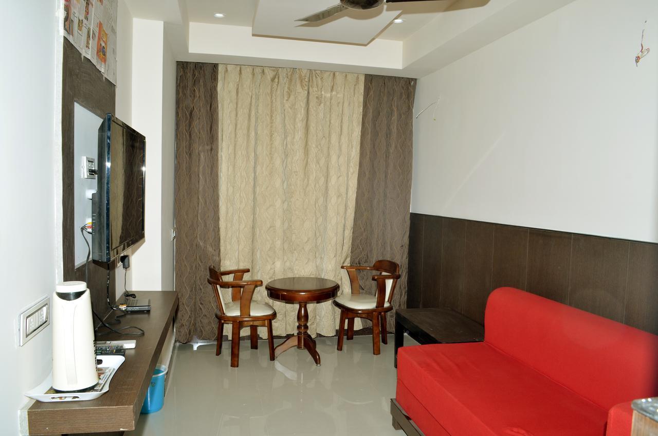 Hotel Surya ราจาห์มันดรี ภายนอก รูปภาพ