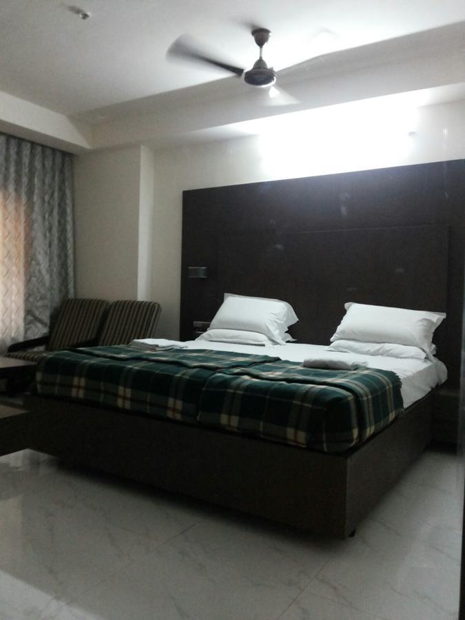 Hotel Surya ราจาห์มันดรี ภายนอก รูปภาพ