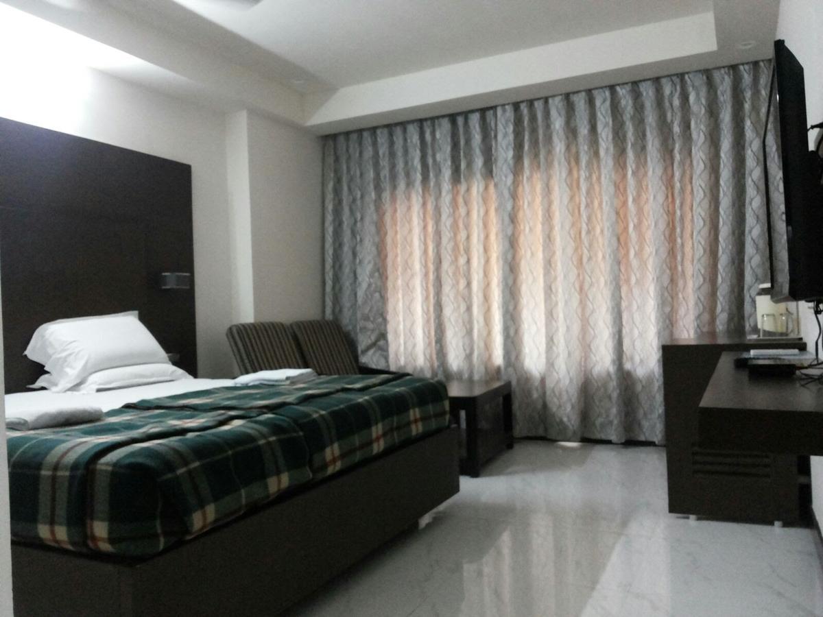 Hotel Surya ราจาห์มันดรี ภายนอก รูปภาพ