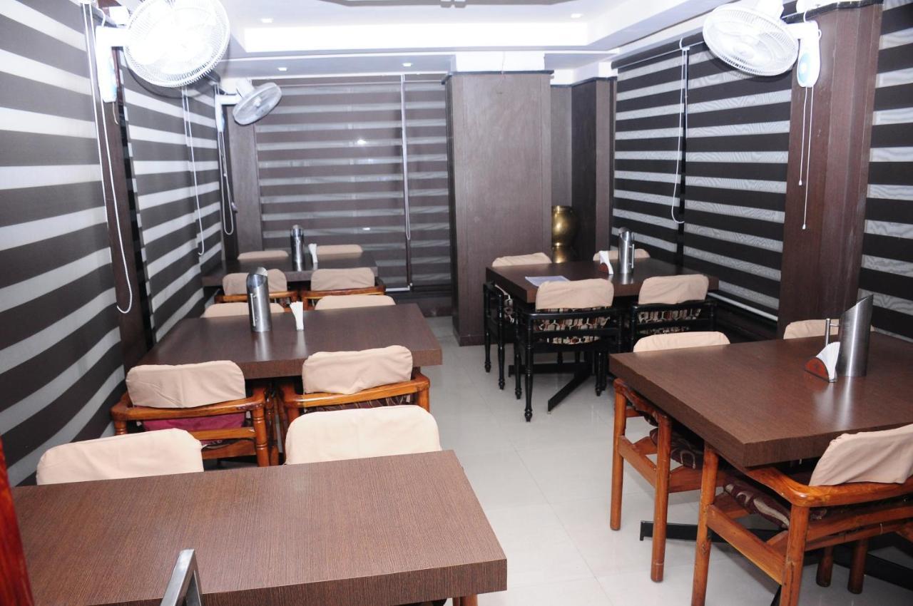 Hotel Surya ราจาห์มันดรี ภายนอก รูปภาพ