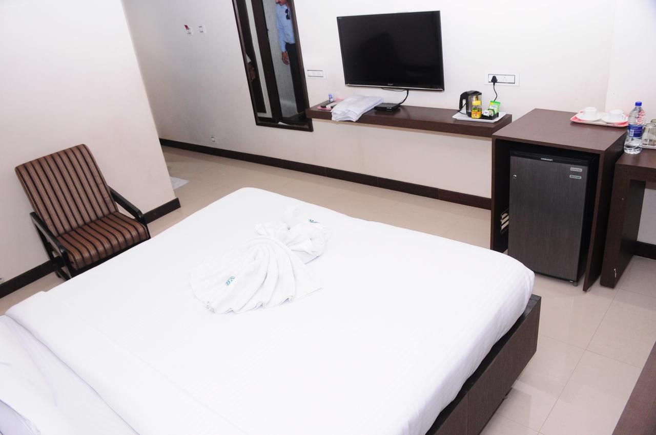 Hotel Surya ราจาห์มันดรี ภายนอก รูปภาพ