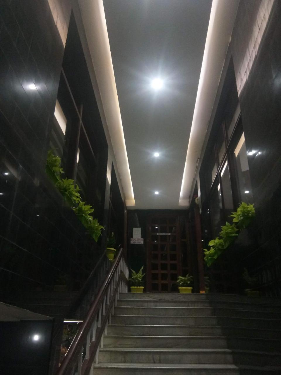 Hotel Surya ราจาห์มันดรี ภายนอก รูปภาพ