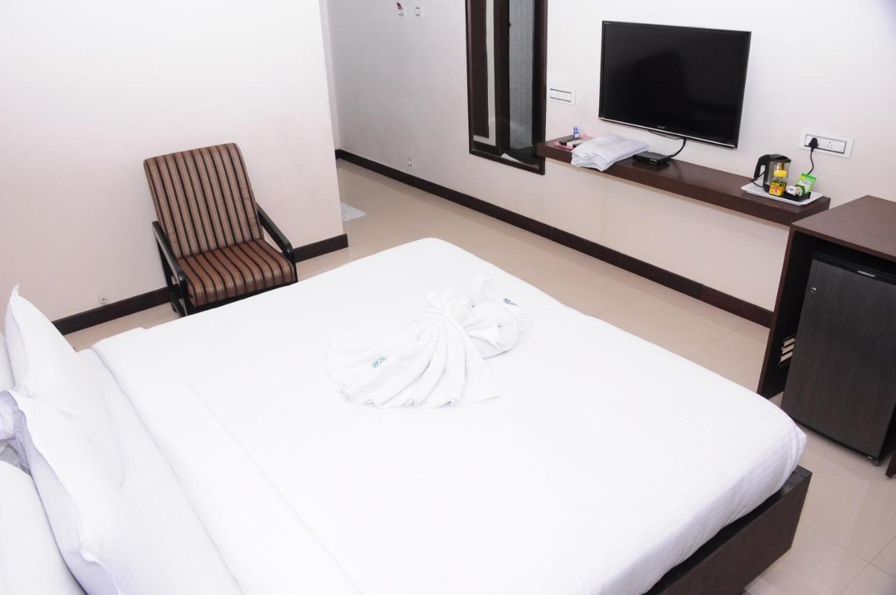 Hotel Surya ราจาห์มันดรี ภายนอก รูปภาพ